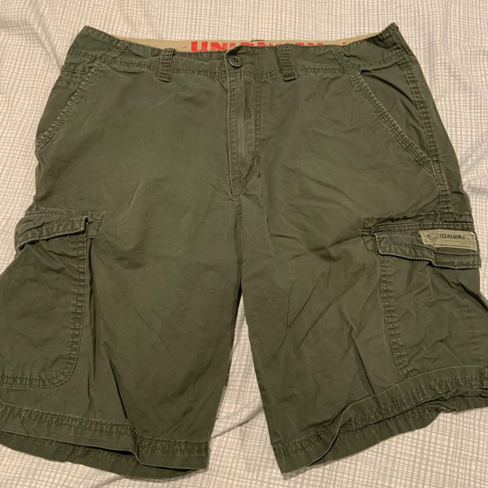 Men’s Dark Green UNIONBAY Cargo Shorts